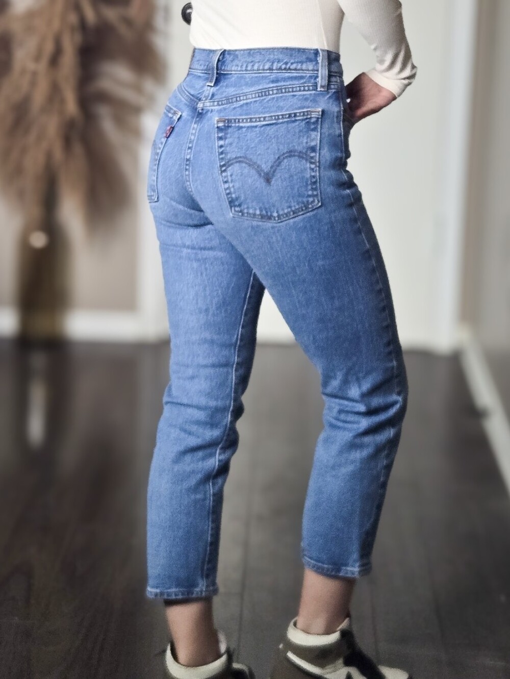 Levi’s Wedgie Straight Jeans 26 High Rise Cropped Light Wash Denim